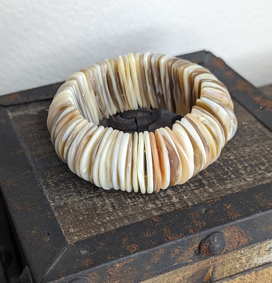 Anthropologie "Serefina" Shell Bracelet - Picture 2 of 6